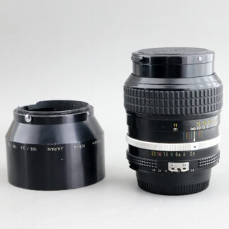 Nikon AI 105mm f2.5 #xx375  + HS-4 遮光罩